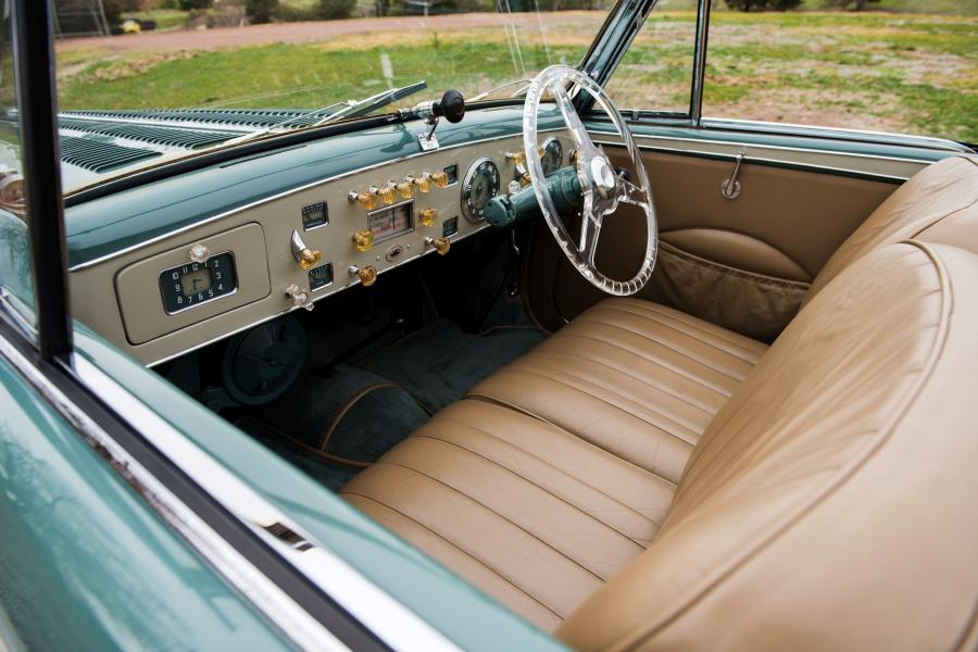 Интерьер Delahaye 135 M Cabriolet par Guillore 1949 года  (фото 18 из 20)